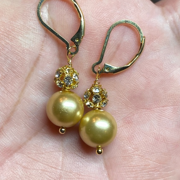 Elegant Gold Pearl Drop Earrings - Picture 2 of 2